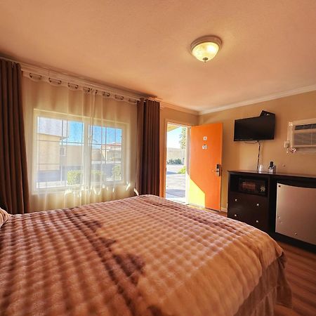 Royal Inn And Suites Hemet Exteriér fotografie
