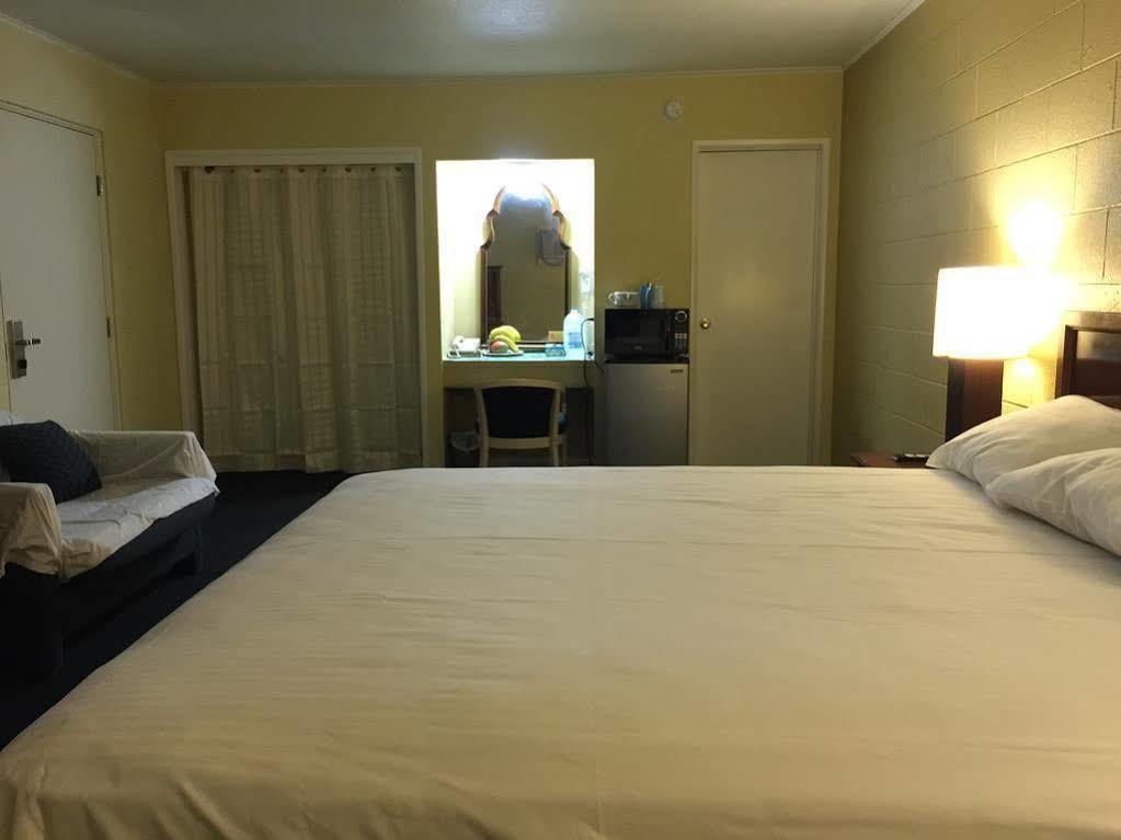 Royal Inn And Suites Hemet Exteriér fotografie
